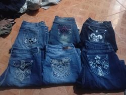 Jean en denim droit avec poches embellies