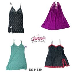 Minimalistisches Satin-Überkleid mit luxuriösem Fl..