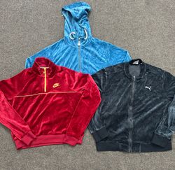 SD507 - Nike Ladies Velour Tops - 15 Pieces