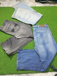 SOLO ET AUTRES MARQUES HOMMES PORTENT DES JEANS HI..