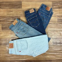 Levis women’s jeans (fnc 877)