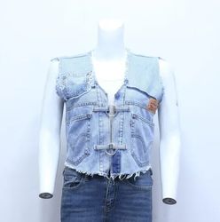 CR01194 Upcycled Levi's Denim Weste mit Schnallenv..