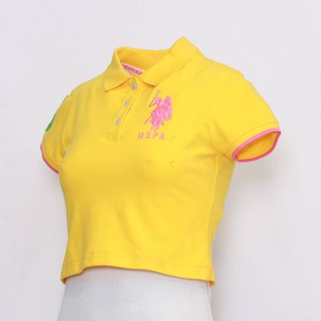 CR1047 Haut court féminin retravaillé en utilisant des T-shirts vintage Polo Ralph Lauren, Tommy Hilfiger, Nautica et d'autres.