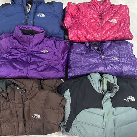 *Branded The North Face puffer Jackets*