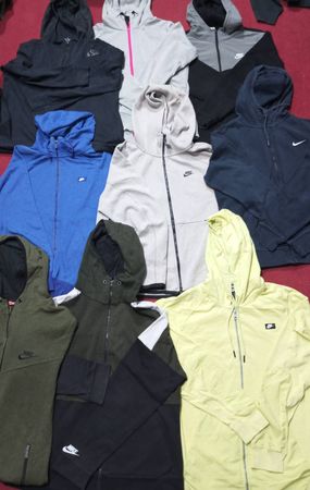 *Nike zipper 28 pieces*