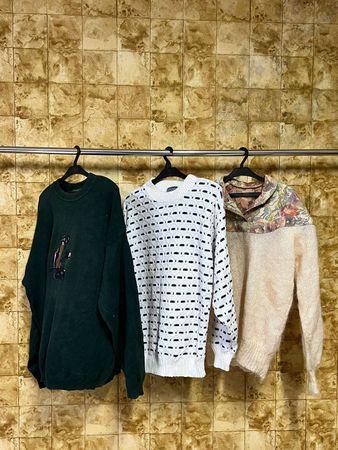 *Printed Fleeces and Sweaters 50+ pieces* #271