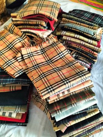 Authantic Original BURBERRY Scarves 🧣 (100) pieces . Condition Like New .