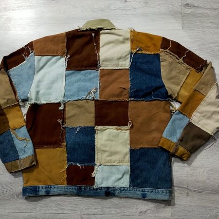 Veste en patchwork Levi's pour homme avec bords effilochés retravaillée à partir de jeans Levi's originaux.