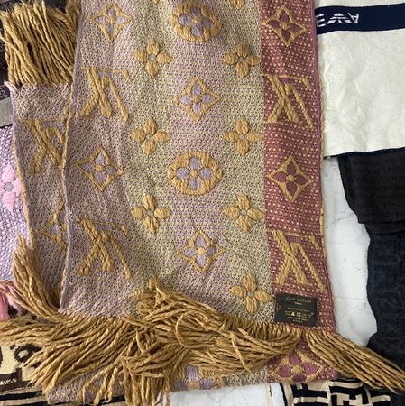 Authentic scarves 🧣 32 PCs