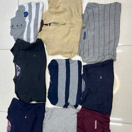 *Branded Tommy Hilfiger Sweaters 30 pieces* #324