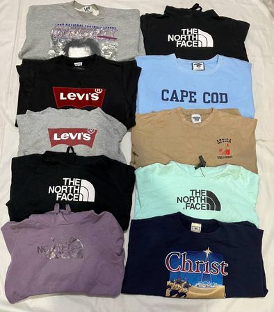 Lee, Levi's, The North Face Sweatshirts Shirt - 17 Pieces