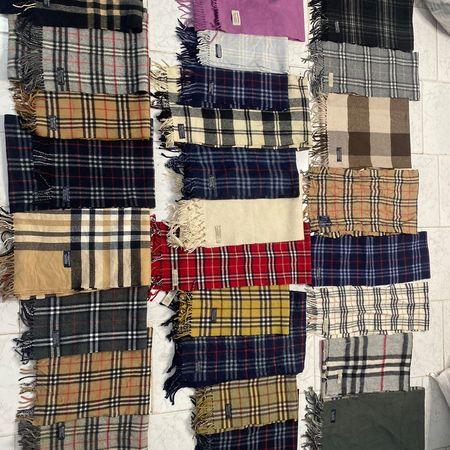 Burberry Authentic Scarf 🧣 50 PCs
