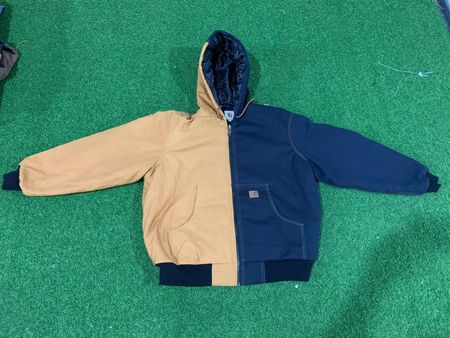 jaqueta hoodie Carhartt azul e bege