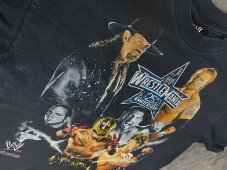 CR1174 Mix WWE/WWF T-Shirts - 25 Pcs