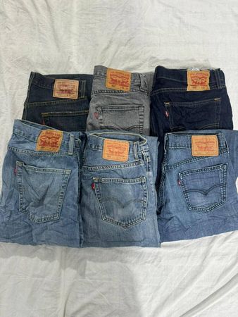 Men Levi's Jeans - 13 Pieces