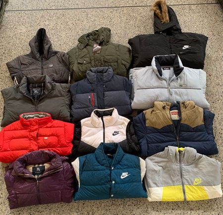 Branded Mixed Puffers jackets ——-23pcs