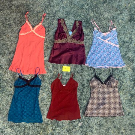 Mix Y2K style vintage Tops. Re-loved cloths(GRV-12-011)