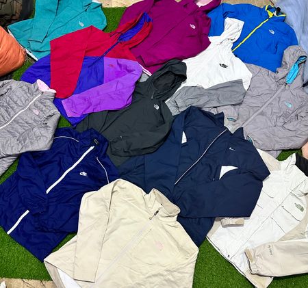 Nike / The North Face Tracks 32-Pieces