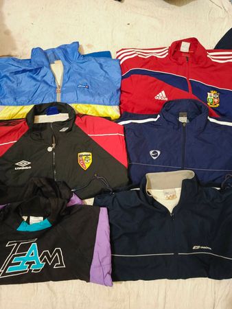 Light jackets and wind breakers branded 120 pieces