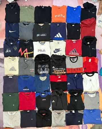 Sweatshirts et sweats à capuche de marque Authentic Mix, 42 pièces.
