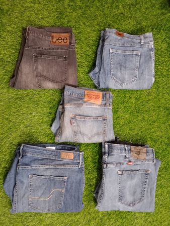 Mixed Branded Jeans (Lee, Wranglers, Levis, Signature) 16 pcs