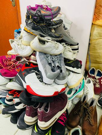 Mix Branded Sneaker & Trainers lot 50 PCs