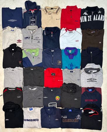 Mélange de sweat-shirts et de sweat-shirts à capuche de marque, 30 pièces.