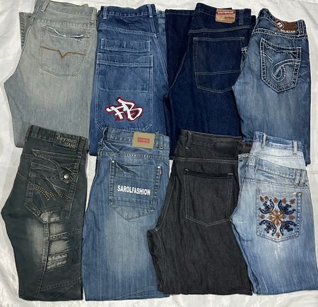 Hip-hop jeans 25 pieces Southpole, Rocawear, Cipo & Baxx, Big Star, North Peak, Sean John, Fishbone, Sarol Jeans, Daymen Jeans, Guess Jeans, Chams, American Eagle, Timberland, Funky, CJ Jeans, Camp David, Ariat Work, Broke, Ariat Denim, Stylo, First Trap