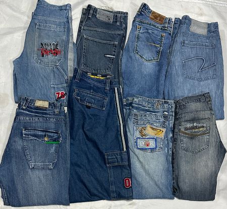 Hip-hop jeans 18 pieces Pelle Pelle, Chams, Mark, Armored Saint, Rocawear, Pepe Jeans, Osaka Tiger, Ecko, Southpole, Dogways Wear, Akdmks, Orb, Camp David, Reed Denim, Here There, Lot29 Loxe