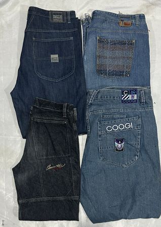 Hip-hop Jeans (Ecko, Pelle Pelle, Southpole, Coogi, Lois, Sean John, Mecca USA, Aem'kei NYC, Le Jean de, I-N-C, Money Talks, 5ive Jungle & Co, 52 Sacred Crown, Brooklyn Express, Rocawear, J(n)ric, Musso, Dada, Enyce, Blue Guru, Fax614, History Iceberg)