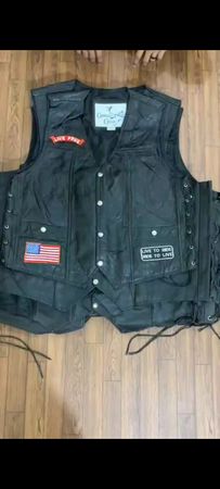 Lot de 11 Gilets en Cuir