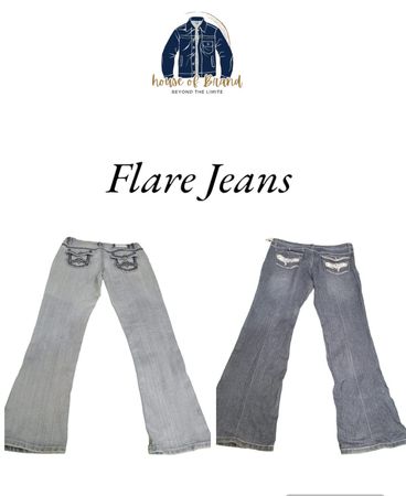 Jeans évasés avec design à l'arrière.