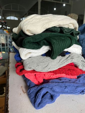 25 pieces cable knit round neck polo