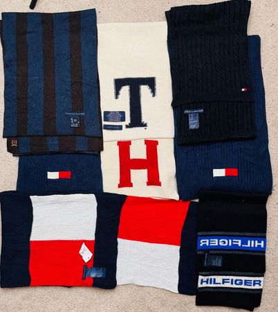 #VV323 Écharpes Tommy Hilfiger 20 pcs