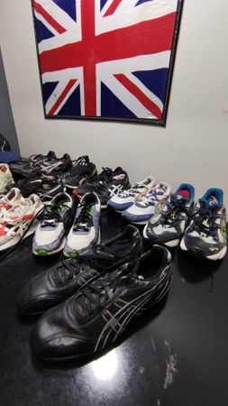 Asics Schuhe 10 Stk.