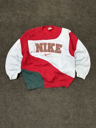 Vintage NIKE Sweatshirts re-travaillés avec logo en toutes tailles - MOQ 50 pcs