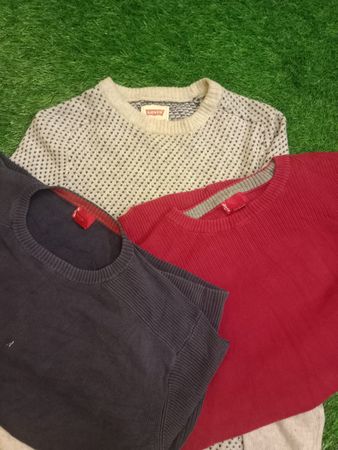 Levi's mix sweaters