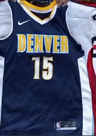 Maillots de football américain + NBA Un bon B