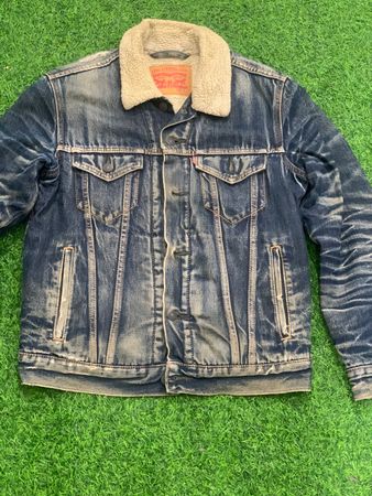 Lot de 14 pièces de vestes en denim grade "A/B