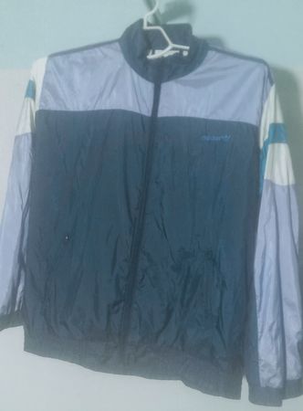 ヴィンテージのNikeとAdidasのウインドブレーカーと冬用ジャケット