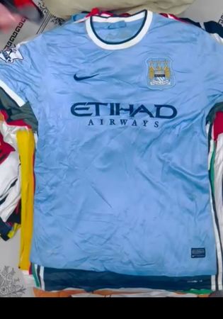 Markenfußball-T-Shirts