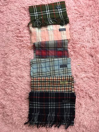 Écharpes Burberry de grade C et obtenez 3 pièces gratuites