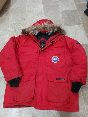 Canada Goose und Moncler Jacken