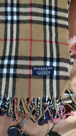 Écharpes Burberry 300 pcs