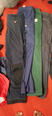 カーハートとディッキーズのジーンズ