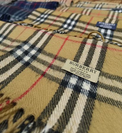 ÉCHARPES BEIGE BURBERRY SANS IDÉE Y2K