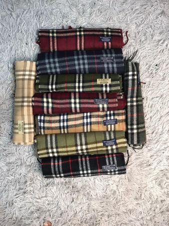 Écharpes Burberry de couleur belle Y2K