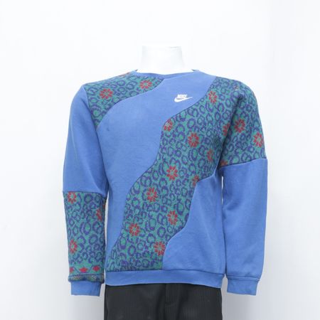 Sweatshirts en molleton avec des patches upcyclés