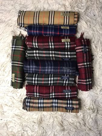 Écharpes Burberry 30 pcs