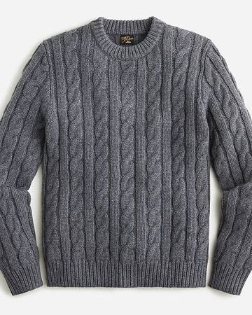ケーブルニットセーター